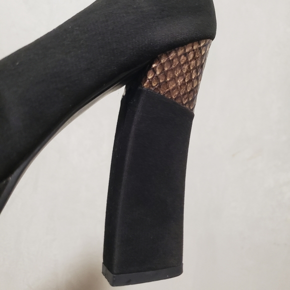 Red Circle Black Snake Print Platform Block Heels - Picture 10 of 13